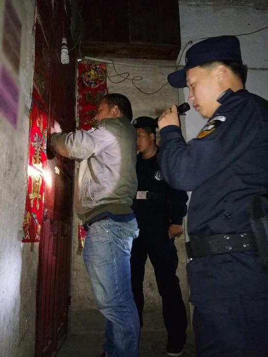 保定粗心妈妈误将幼女锁家中 